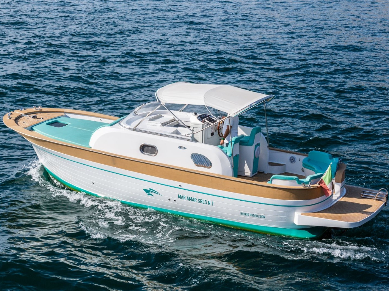 SPARVIERO 850 HYBRID PROPULSION | Mar Amar Sorrento boat tour